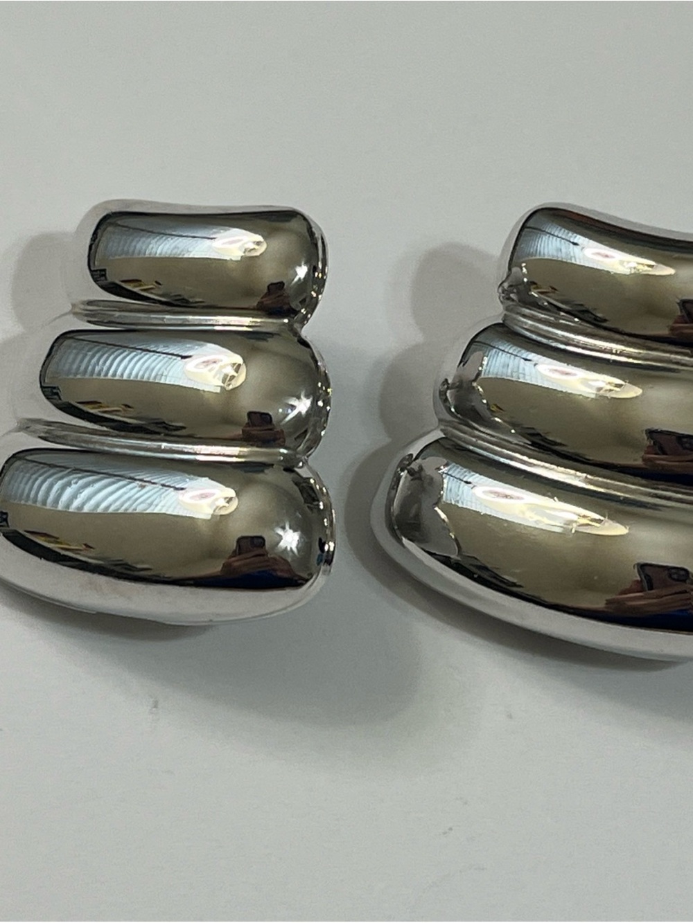 Monet women’s clip earrings vintage art deco vintage MCM